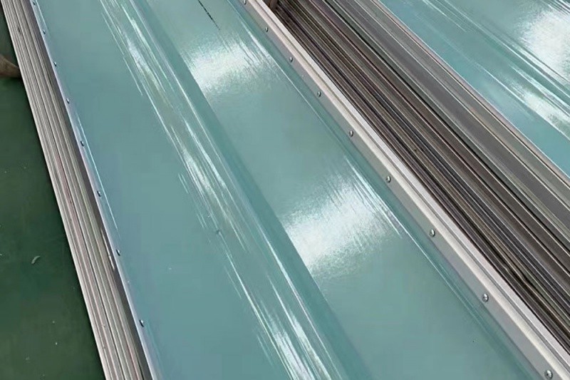 金屬鎖邊采光板